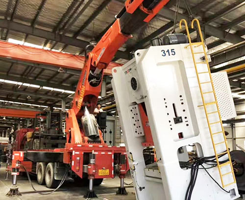 如东县附近随车吊出租，轻松解决运输难题