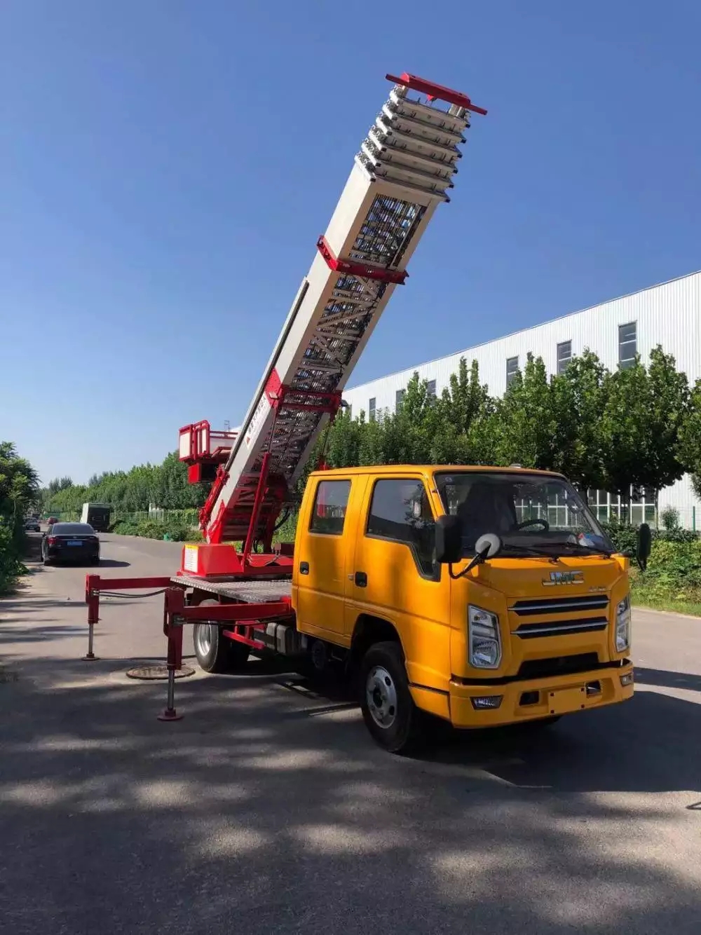 如东县附近的云梯车出租服务：轻松解决高空作业需求