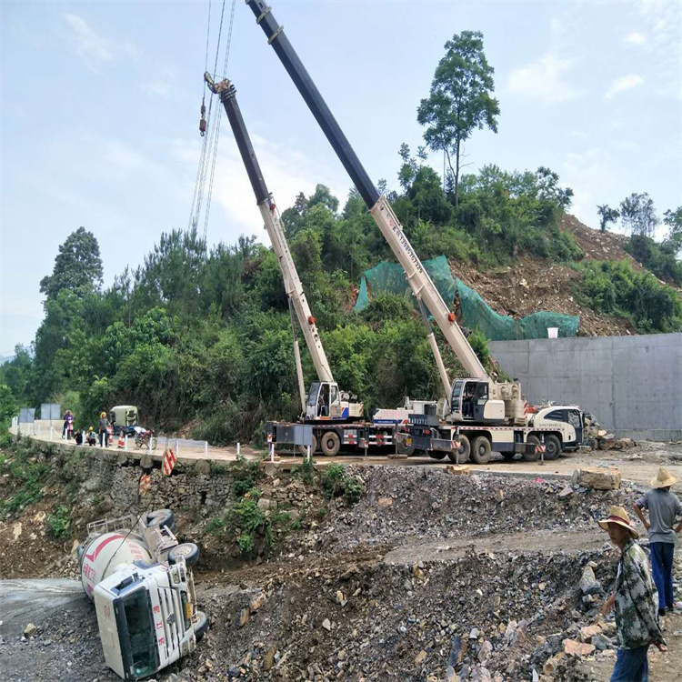 如东县汽车掉沟里叫吊车救援要多少钱